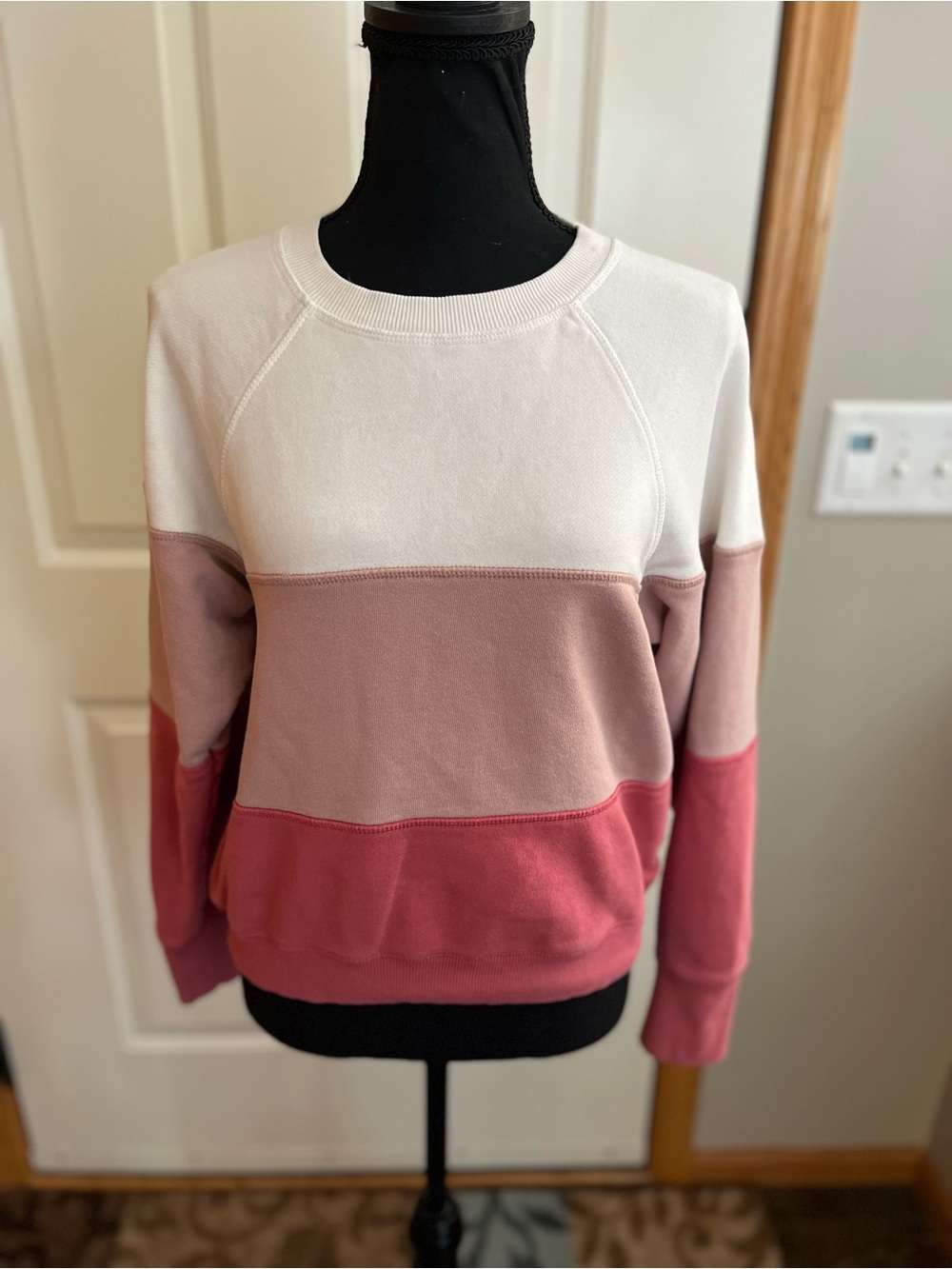 Spiritual Gangster Bridget raglan triblock crew pull over sweatshirt. Size small